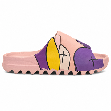 Peach foam slides med cartoon print og chunky bølgesål på hvid baggrund