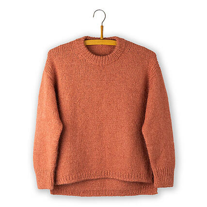 roed udgave af helga isagers strikkede sweater otti sweater i alpaca 3 og silk mohair
