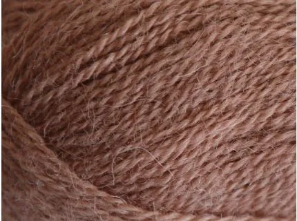 Close up af garnet Alva fra Filcolana i farven toffee 388