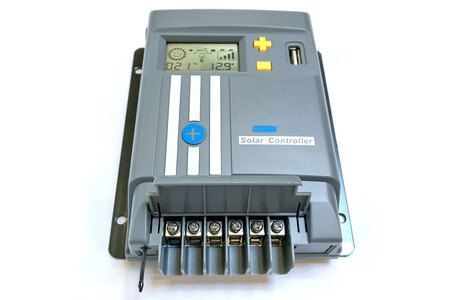 MPPT solcelle regulator med lithium ladeprofil og USB udgang