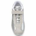 KangaROOS sølv pigesneaker med velkrolukning og sporty detaljer.