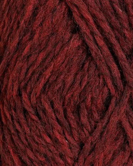 close up af garnet vams fra rauma i farven  roed meleret