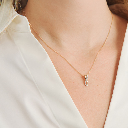 'Endless Devotion' pendant in 14-carat gold, as shown on the model