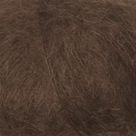 Close up af Garnnøgle i farven chokolade, soft silk mohair fra knitting for olive