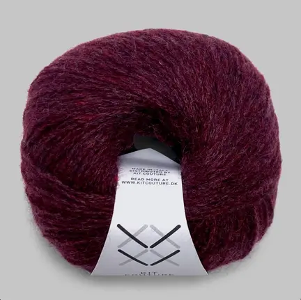 Garnnøgle 100% Cashmere fra Kit Couture i farven blomme bordeaux