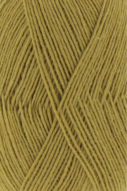 Close up af garnnøgle fra Lang Yarns strømpegarn super soxx i farven gold