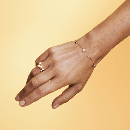 Model wearing BUBBLES N' PEARLS bracelet 14 karat gold with cultured pearl.