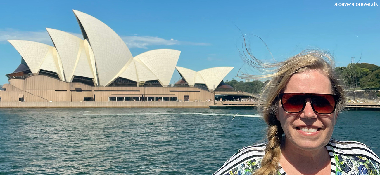 Lili Fisker foran Operahuset i Sydney