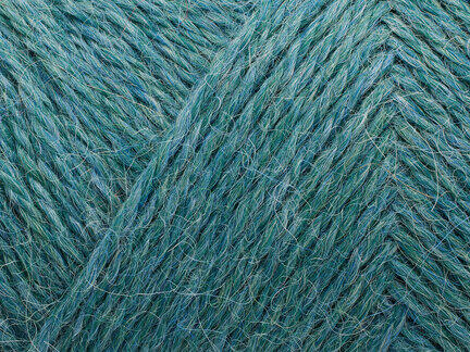 close up af garnet vilja fra filcolana farve 808 aqua mist