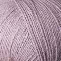 close up af garnnoegle merino fra knitting for olive i farven artiskok lilla