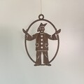 Pjerrot juleornament i valnød – laserskåret træpynt fra By Sandager