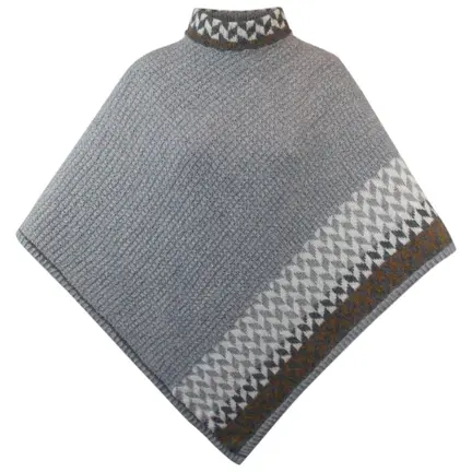 hanne larsens strikkede poncho caroline i 3 graa nuancer