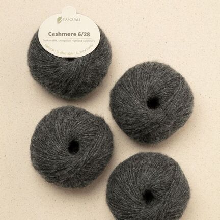 Cashmere 6 28 fra Pascuali i farven coal