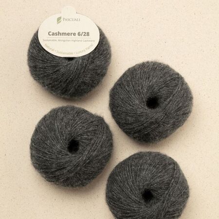 Cashmere 6 28 fra Pascuali i farven coal