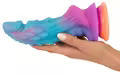 Farverig fantasy dildo 21,5 cm med realistisk struktur og sugekop