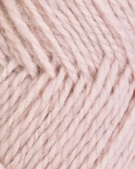close up af garnet fviel fra rauma garn i farven rosa sky