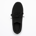 Sorte damesneakers med strikoverdel, snøre og hvid luftsål med sølvdetalje