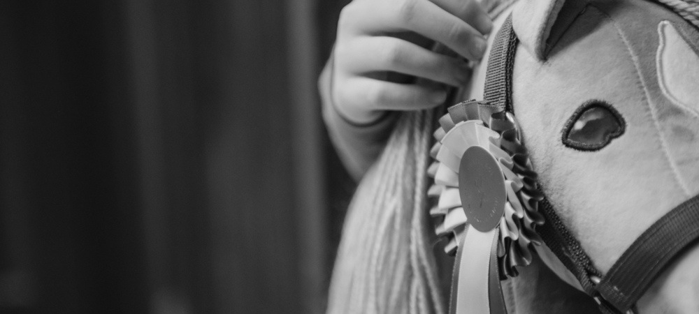 Black Friday hos Ponypiger - tilbud på kæphest, rideudstyr til børn, Lemieux Mini Toy Pony og pony udstyr