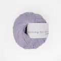Garnnøgle pure silk fra Knitting for Olive i farven Enhjørninglilla