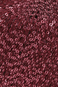 close up af garnoegle af maerket paillettes fra lang yarns i farven borugogne