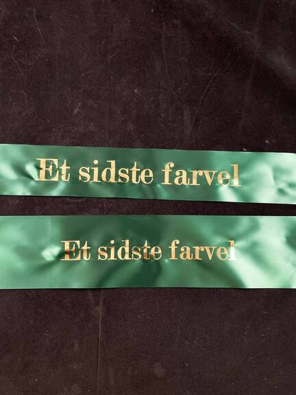 Grønt Satinbånd med sidste hilsen, eget tryk