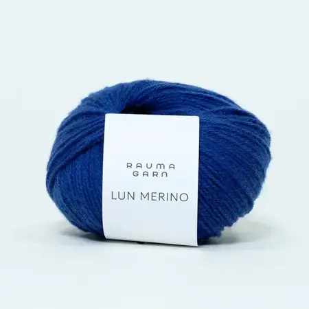 Garnet lun merino fra rauma garn i farven Dyb Blå