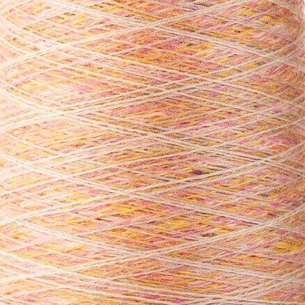 Close up af garnet Niji fra ITO garn i farven shades of peach