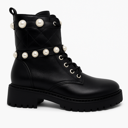 Sort dame combat boot med perledetaljer og quiltet skaft