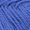 close up af garnet finull fra Rauma i farven jeansblå 4036