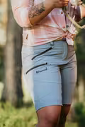 Pinewood Abisko Light Stretch Shorts - Dame - Grå