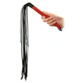 Sort flogger med rødt håndtag 76 cm – klassisk pisk med lange frynser.