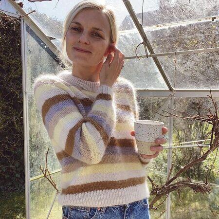 petiteknit i drivhus ifoert sin strikket stribede aros sweater