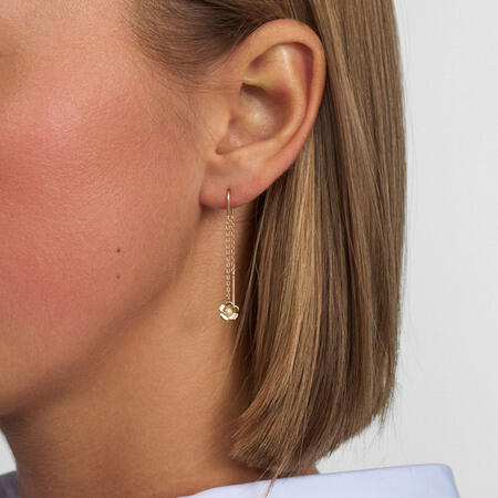 FLEUR øreringe i 14 karat guld med 0,007 ct. W.SI brillant. på model