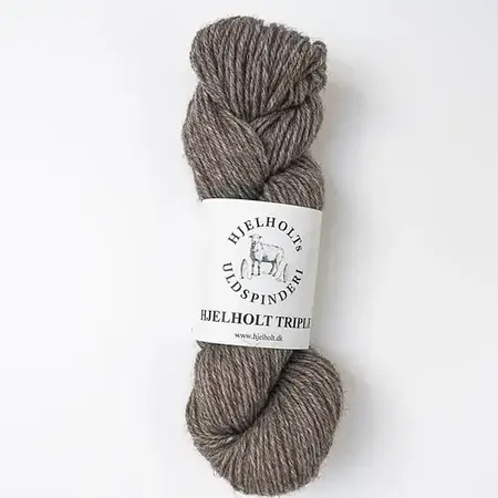 garnnoegle hjelholt triple i farven 43 Nougat