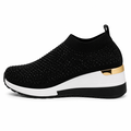 Sort slip-on sneaker med glimmer og kilehæl – Komfort