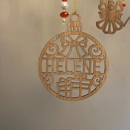 Julekugle-personlig-navn-gaveide-dekoration-julepynt-håndværk-dansk-design-træ