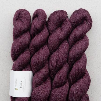4 garnnoegle af maerket pinta fra pascuali i farven burgundy farvenummer 115