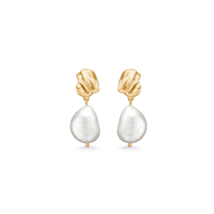 Dune Earrings - Små perleøreringe forgyldt i 18 kt guld med tekstur og organiske kulturperler