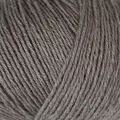 close up af garnnoegle merino fra knitting for olive farve linen