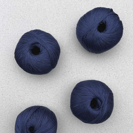 4 garnnoegler i kvaliteten arctic pearl fra pascuali i farven 12 navy