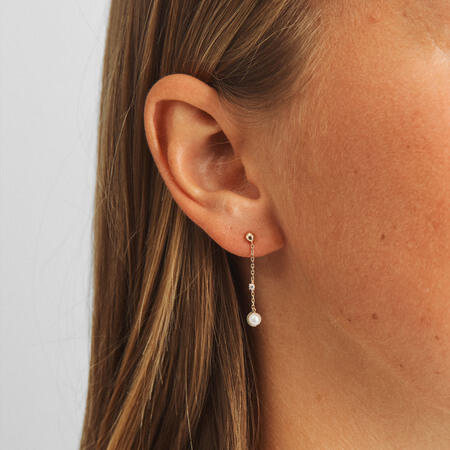Moonchild earrings in 14-carat gold with cultured pearls and 0.04 ct. brilliant-cut diamonds (W.SI). As pictured
