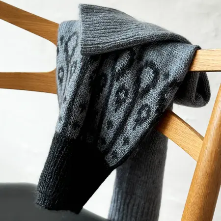 Foldet Let it Rain Sweater i uld og mohair fra Filcolana – smukt mønster og blød struktur.