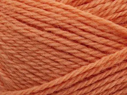 close up af garnet Pernilla fra filcolana i farven 254 coral