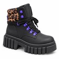 Sort chunky damestøvle med leoparddetaljer – set skråt forfra