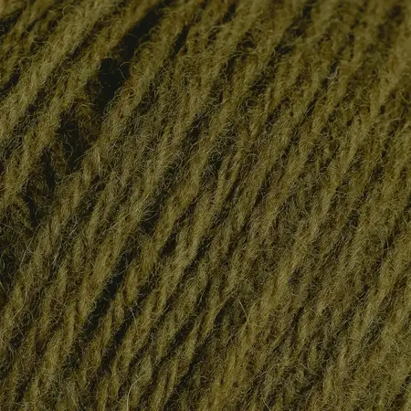 Close up af garnet lun merino fra rauma garn i farven Grøn Okker