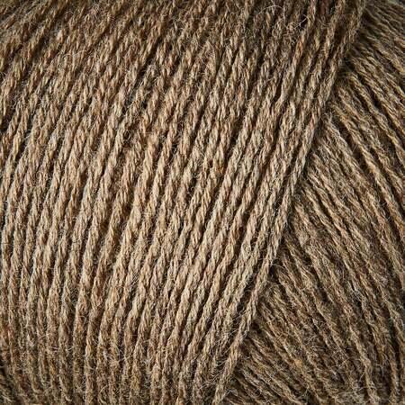 close up af garnnoegle merino fra knitting for olive i farven kardemomme