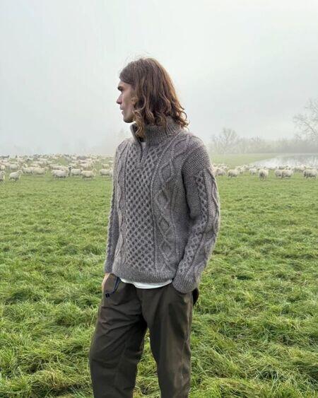 model iført dagmar zipper sweater man