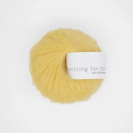 Garnnøgle i farven smørblomst, soft silk mohair fra knitting for olive