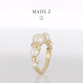 SWIRL W. PEARL ring in 14 karat gold | Danish design by Mads Z