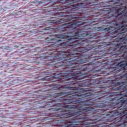 Close up af garnet Niji fra ITO garn i farven shades of aqua